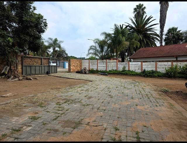 3 BEDROOM FREEHOLD FOR SALE IN IVY PARK